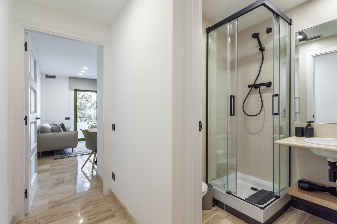 Cozy Apartment Les Corts Barcelona Exterior photo