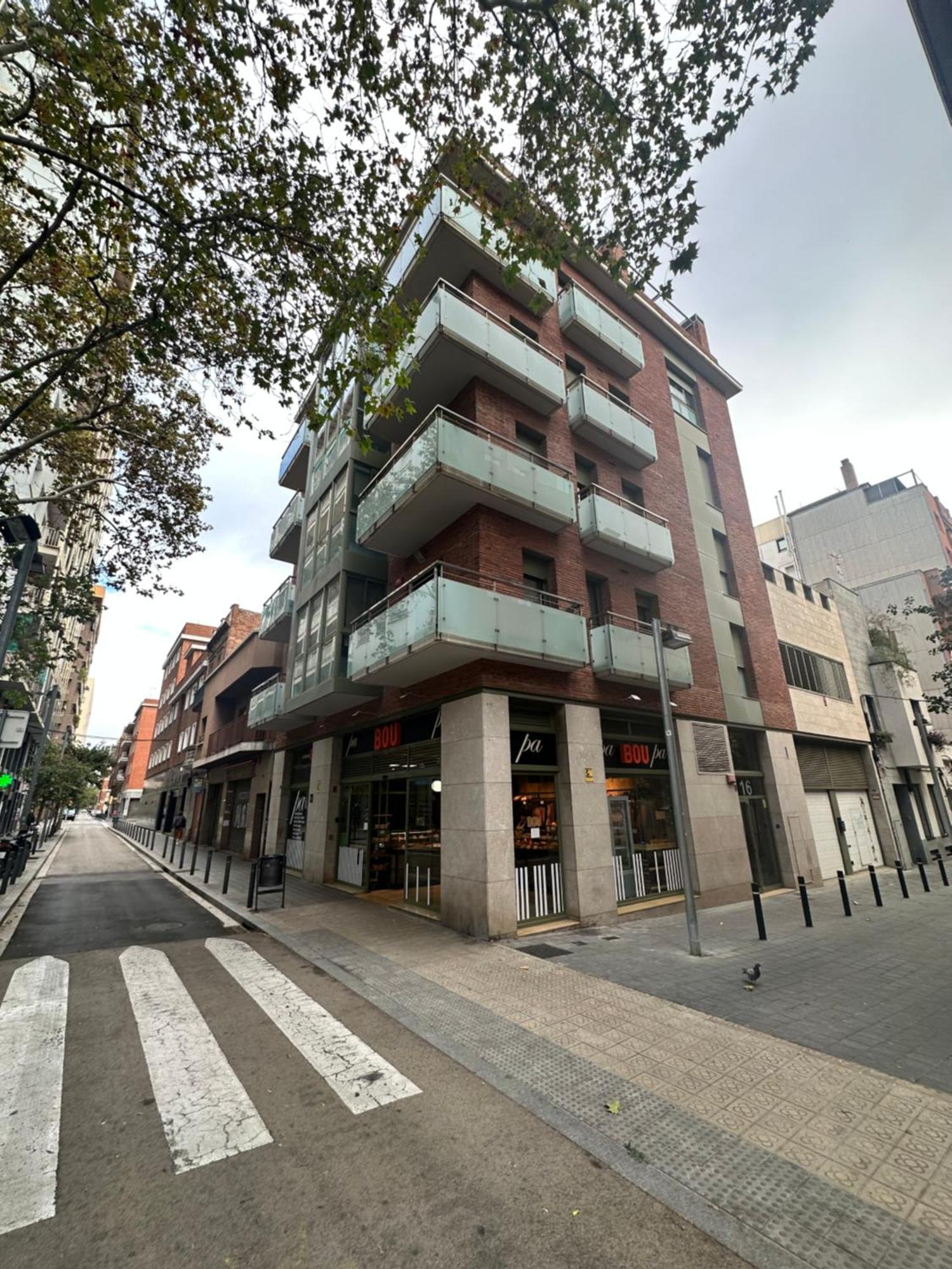 Cozy Apartment Les Corts Barcelona Exterior photo